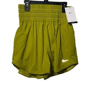 Nike One Dri-FIT Ultra High-Waisted Shorts green moss, small